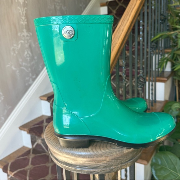 UGGS ladies green midcalf, rain boot size 8 excellent condition - Picture 2 of 12